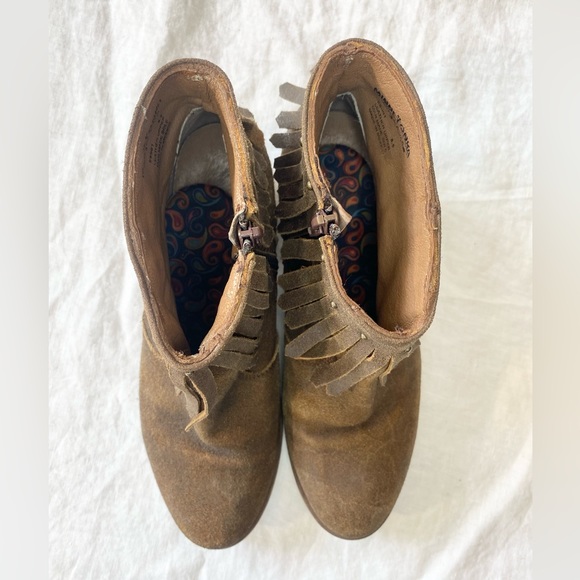 Minnetonka Fringe Studded Booties - Picture 12 of 13